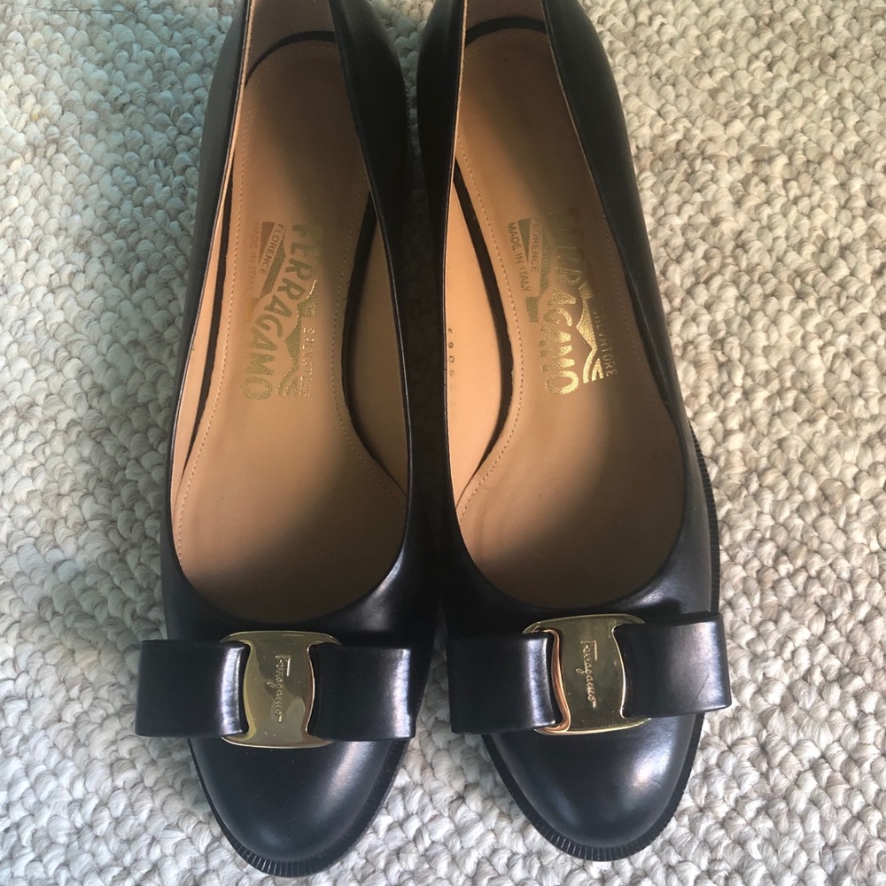 SALE！！！Salvatore Ferragamo black patent pump